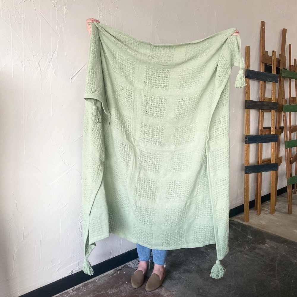NEW Light Green Solid Fringe Tassel Throw Blanket Mint Sea Green Coastal